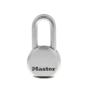Master Lock Magnum – Candado de acero sólido plateado con llave, cerraduras de puerta resistentes a los cortes para valla o cobertizo, 14/32 x 2 x 15/16 pulgadas, M930XKADLH