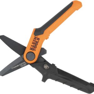 Klein Tools T2107 Tijeras de utilidad revestidas de titanio, compactas, tijeras de acero inoxidable, cuchillas dentadas, corta materiales resistentes, 7 pulgadas